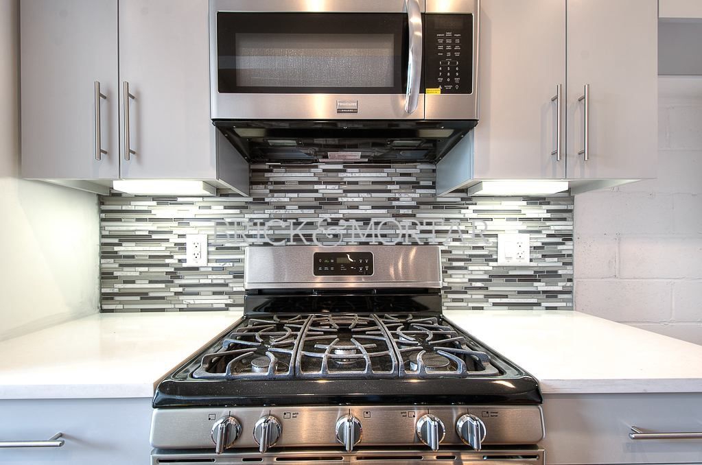 129 Kingsland Avenue 2R Greenpoint Brooklyn NY 11222