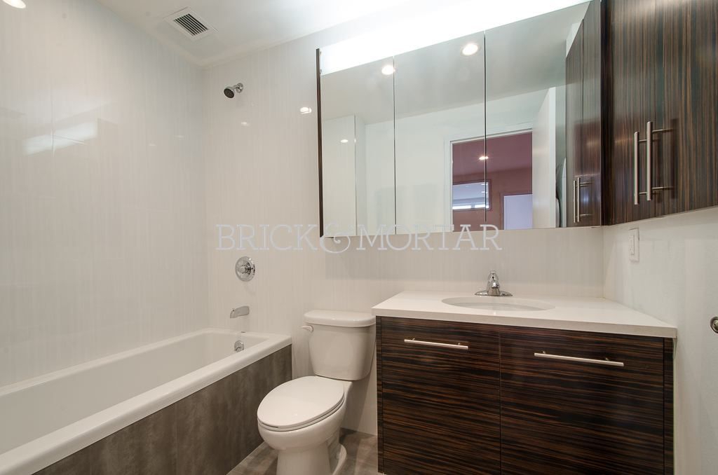 129 Kingsland Avenue 2R Greenpoint Brooklyn NY 11222