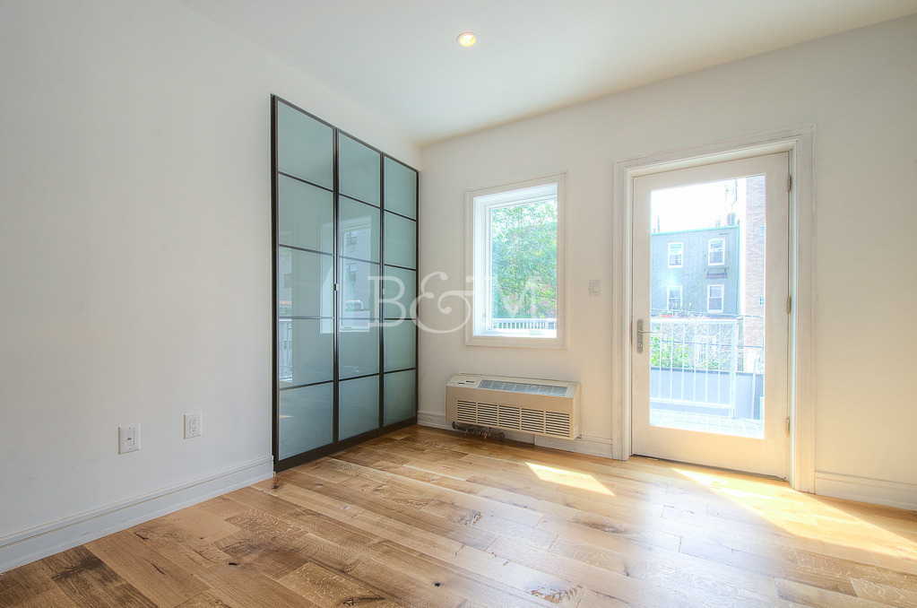 95 Kingsland Avenue 1R East Williamsburg Brooklyn NY 11222