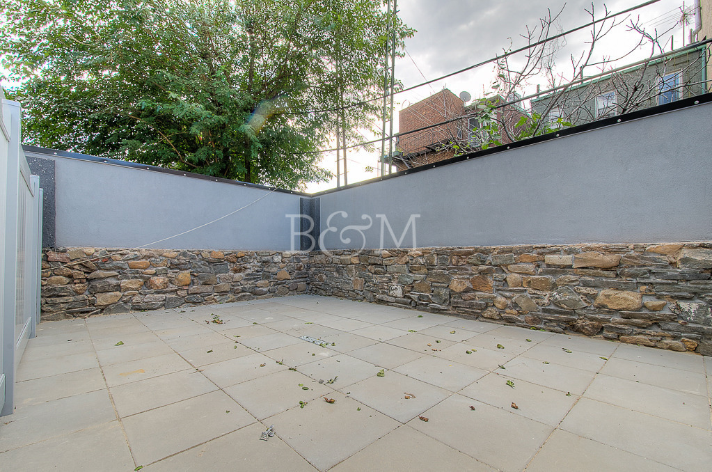 95 Kingsland Avenue 1R East Williamsburg Brooklyn NY 11222