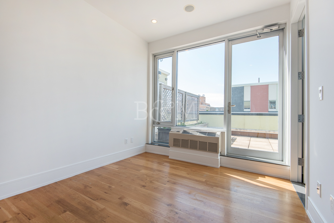 17 Kingsland Avenue 4F Greenpoint Brooklyn NY 11211