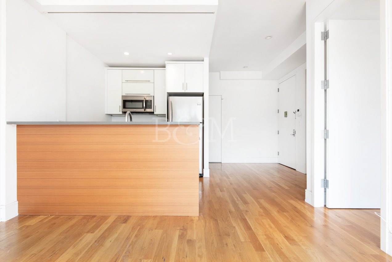 17 Kingsland Avenue 4F Greenpoint Brooklyn NY 11211