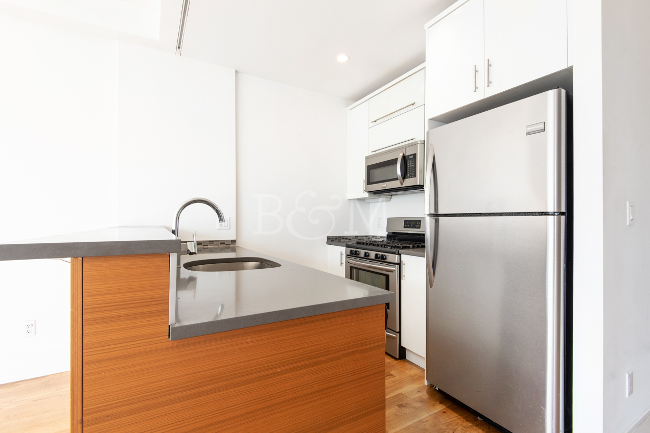 17 Kingsland Avenue 4F Greenpoint Brooklyn NY 11211