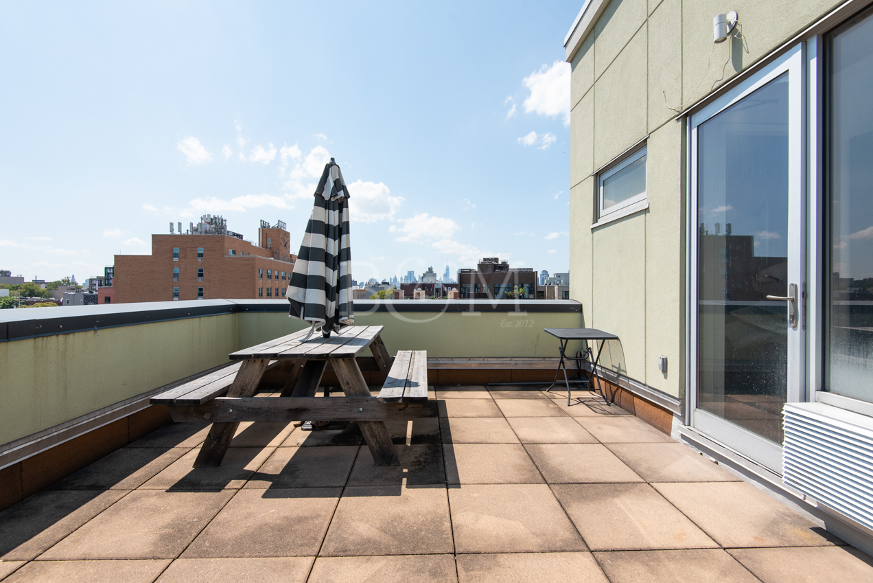 17 Kingsland Avenue 4F Greenpoint Brooklyn NY 11211