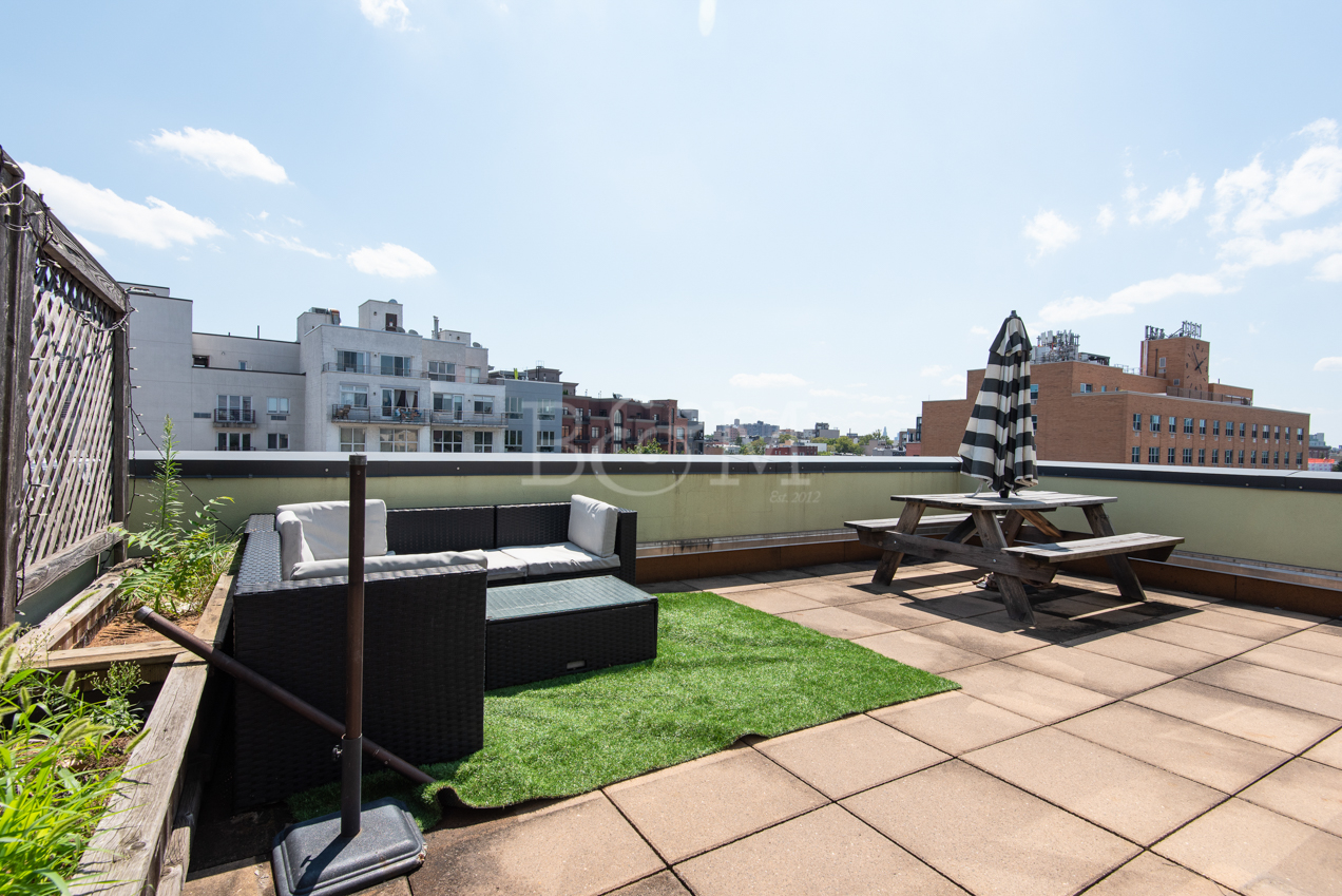 17 Kingsland Avenue 4F Greenpoint Brooklyn NY 11211