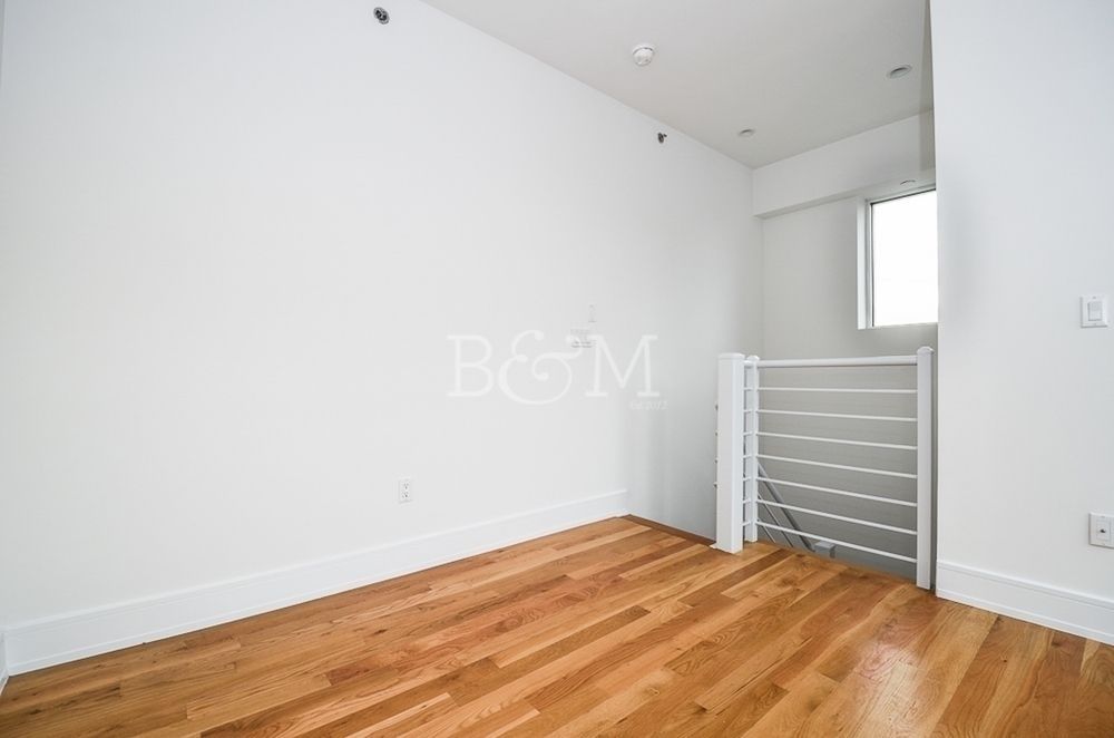 17 Kingsland Avenue 4F Greenpoint Brooklyn NY 11211