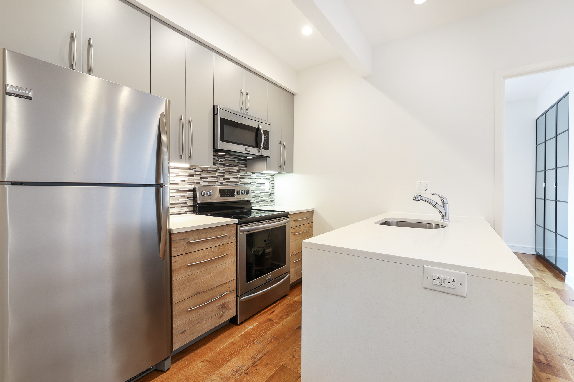 95 Kingsland Avenue East Williamsburg Brooklyn NY 11222