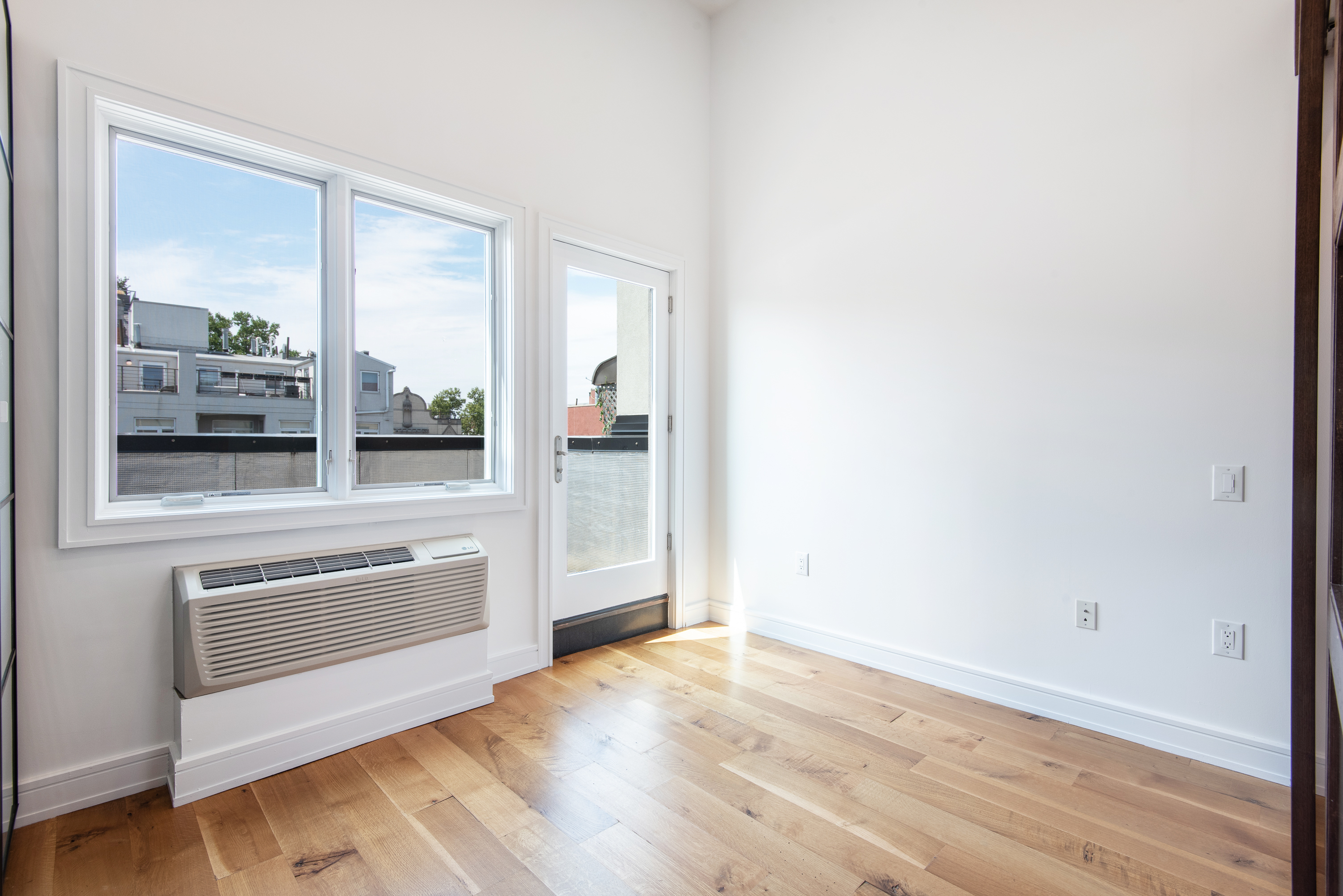 93 Kingsland Avenue 4P East Williamsburg Brooklyn NY 11222